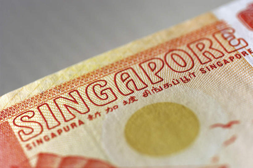 无人,横图,俯视,室内,特写,白天,钱,静物,英文,标志,钱币,数字,文字,字符,字母,标识,钞票,金融,纸币,阿拉伯数字,经济,英文字母,流通,纸钞,贸易,新加坡货币,新加坡元,货币,现金,彩图,高角度拍摄