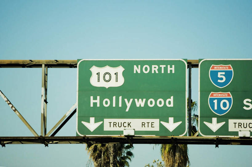 无人,横图,室外,白天,仰视,植物,城市,指示牌,美国,阴影,光线,英文,标志,数字,文字,影子,字符,字母,标识,树,树木,蓝色,绿色,蓝天,天空,阳光,自然,天,阿拉伯数字,生长,晴朗,成长,英文字母,北美,北美洲,加利福尼亚,美洲,加州,好莱坞,洛杉矶,加利福尼亚州,万里无云,金州,黄金州,北亚美利加洲,亚美利加洲,荷里活,天使之城,晴空,晴空万里,彩图,低角度拍摄