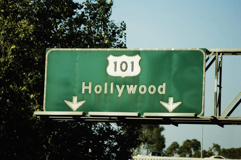 无人,横图,室外,白天,仰视,旅游,度假,植物,城市,指示牌,美国,阴影,光线,标志,文字,影子,娱乐,标识,树,树木,蓝色,绿色,蓝天,天空,阳光,自然,天,享受,休闲,放松,生长,晴朗,成长,北美,北美洲,加利福尼亚,美洲,加州,好莱坞,洛杉矶,加利福尼亚州,万里无云,金州,黄金州,北亚美利加洲,亚美利加洲,荷里活,天使之城,晴空,晴空万里,彩图,低角度拍摄