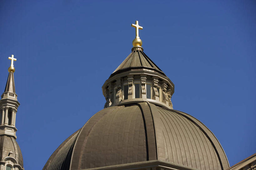 无人,家,教堂,横图,室外,白天,仰视,旅游,度假,标志建筑,地标,建筑,美国,节日,房屋,屋子,文化,娱乐,建设,楼房,圆顶,住宅,蓝色,蓝天,天空,天,祈祷,享受,休闲,健康,旅游胜地,放松,许愿,宗教,信仰,晴朗,纪念,祈求,北美,北美洲,基督教,天主教,美洲,信念,万里无云,北亚美利加洲,亚美利加洲,平安,晴空,晴空万里,彩图,低角度拍摄,房子,大教堂,礼拜堂