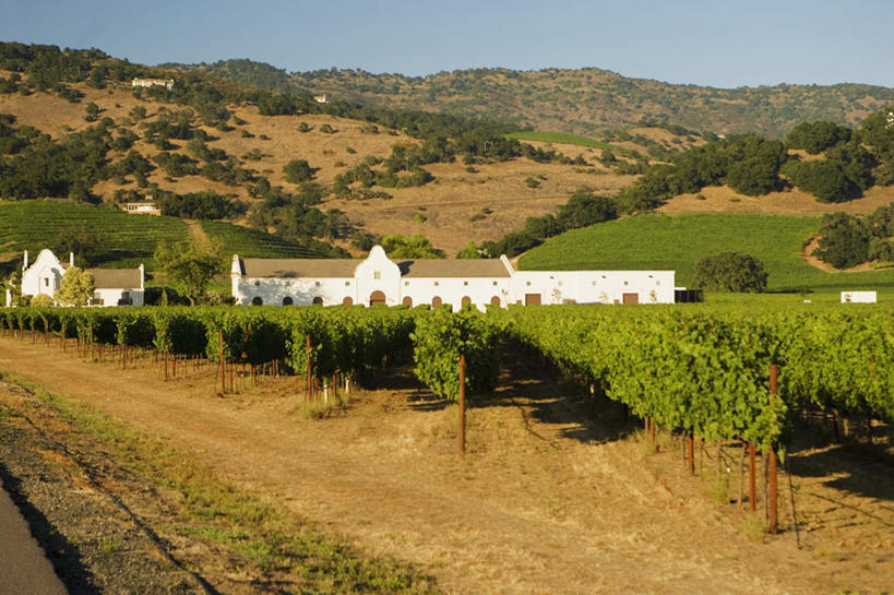 无人,家,农田,横图,室外,白天,正面,旅游,度假,庄稼,美景,山,山脉,房屋,屋子,景观,山峰,山峦,娱乐,楼房,农庄,住宅,蓝色,蓝天,天空,自然,群山,天,享受,休闲,景色,放松,晴朗,自然风光,万里无云,晴空,晴空万里,彩图,耕地,庄稼田,房子