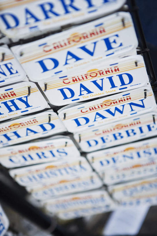 无人,竖图,室内,特写,白天,正面,静物,英文,标志,文字,字符,字母,标识,车牌,凭证,英文字母,牌照,汽车牌照,行车凭证,彩图