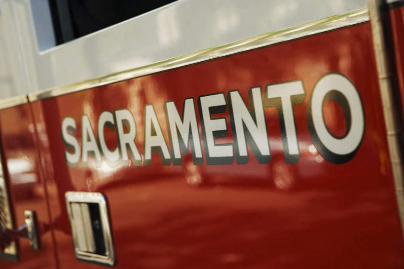 无人,横图,室外,特写,白天,正面,旅游,度假,公共汽车,英文,标志,文字,字符,字母,巴士,公交车,娱乐,标识,车,红色,交通工具,享受,休闲,放松,英文字母,载具,彩图