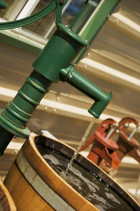 无人,家,竖图,室外,白天,正面,旅游,度假,美景,水,水龙头,水桶,液体,房屋,屋子,景观,水滴,娱乐,楼房,开关,住宅,自然,打开,享受,休闲,景色,放松,阀门,开启,自然风光,水咀,彩图,房子