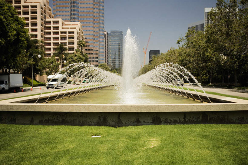 无人,高楼大厦,横图,室外,白天,正面,度假,草地,草坪,美景,水,植物,城市风光,城市,大厦,建筑,摩天大楼,喷泉,美国,阴影,飞溅,溅,光线,液体,影子,景观,水滴,文化,娱乐,水珠,草,树,树木,蓝色,绿色,蓝天,天空,阳光,自然,天,品味,享受,休闲,景色,放松,生长,晴朗,成长,北美,北美洲,喷洒,美洲,水景,加州,加利福尼亚州,万里无云,萨克拉门托,北亚美利加洲,亚美利加洲,美观,萨克拉门托县,设计,晴空,晴空万里,彩图,大楼,高层建筑,高楼,摩天楼