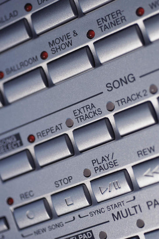 无人,竖图,俯视,室内,特写,白天,零件,电路,静物,关闭,阴影,朦胧,模糊,反射,英文,标志,文字,影子,字符,字母,加工,标识,开关,按钮,打开,放大,英文字母,修饰,混合,播音,开启,广播,调音台,分配,闭合,调音控制台,彩图,高角度拍摄