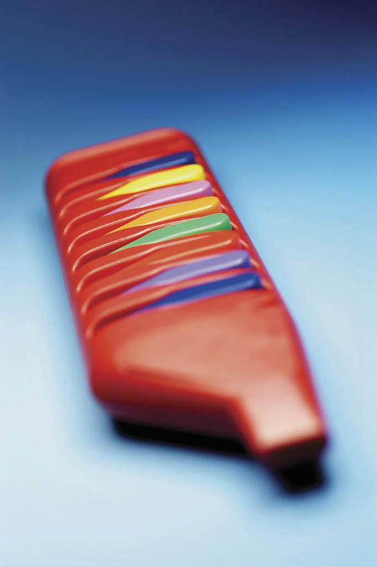 无人,竖图,俯视,彩色,室内,特写,白天,键盘,静物,阴影,蓝色背景,朦胧,模糊,反射,影子,吹奏乐器,口琴,乐器,音乐,一个,摄影,影棚,单个,彩图,高角度拍摄,影棚拍摄,拍摄