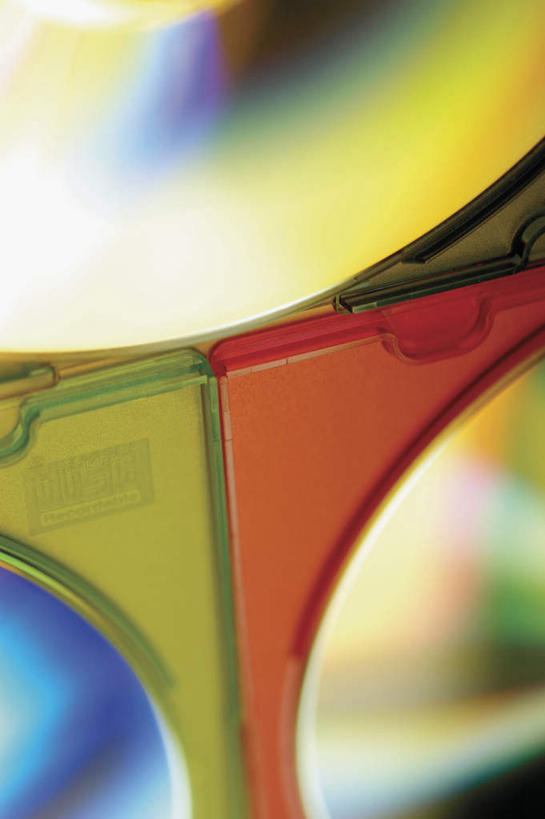 无人,竖图,俯视,室内,特写,白天,数据,静物,阴影,朦胧,模糊,反射,信息,光盘,影子,塑料,光碟,三张,存储介质,盒子,绿色,容器,塑料制品,橙色,储藏,碟片,存储,CD光盘,储存,CD唱片,CD光碟,CD盒,光盘盒,彩图,高角度拍摄,单片光盘盒,透明光盘盒,贮存