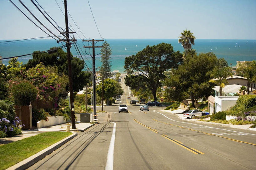 无人,横图,室外,白天,正面,度假,海浪,海洋,美景,城市风光,城市,道路,路,公路,汽车,美国,许多,阴影,电力,光线,电线,电线杆,线,影子,景观,浪花,水平线,辽阔,电能,交通,海平线,线路,娱乐,车,蓝色,蓝天,天空,阳光,海水,交通工具,轿车,天,享受,休闲,广阔,景色,放松,晴朗,电,一望无际,电源,北美,北美洲,加利福尼亚,载具,美洲,能量,海景,加州,圣地亚哥,加利福尼亚州,万里无云,金州,黄金州,圣地牙哥,科罗纳多岛,圣迭戈,北亚美利加洲,亚美利加洲,无边无际,一马平川,大海,风浪,海,海水的波动,近岸浪,涌浪,晴空,晴空万里,马路,彩图,水天相接,水天一线