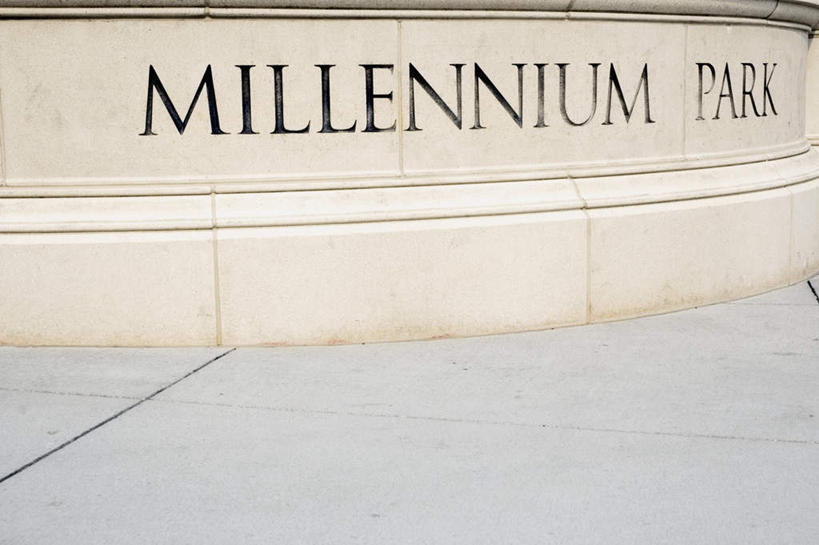 无人,公园,横图,室外,特写,白天,正面,度假,美景,城市风光,城市,美国,英文,标志,文字,字符,字母,墙,景观,娱乐,标识,墙壁,墙面,享受,休闲,景色,放松,英文字母,北美,北美洲,美洲,伊利诺斯州,芝加哥,世界屠猪城,巨肩之城,劳动之城,伊利诺伊,伊利诺伊州,伊利诺州,千禧公园,千年公园,千禧年公园,芝加哥市,芝城,林肯之地,北亚美利加洲,亚美利加洲,彩图