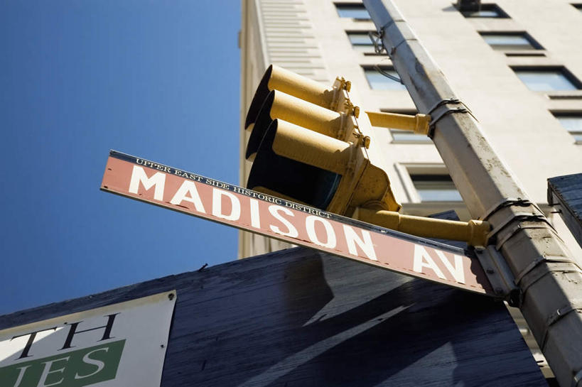 无人,高楼大厦,横图,室外,白天,仰视,安全,城市,大厦,建筑,摩天大楼,指示牌,纽约,美国,一排,阴影,整齐,光线,英文,标志,路标,文字,影子,字符,字母,红绿灯,曼哈顿,信号灯,交通,标识,路牌,排列,蓝色,蓝天,天空,阳光,天,警示,晴朗,英文字母,北美,北美洲,队列,提示,美洲,流通,交通信号灯,纽约州,万里无云,帝国之州,帝国州,行人信号灯,北亚美利加洲,亚美利加洲,麦迪逊大道,晴空,晴空万里,彩图,低角度拍摄,大楼,高层建筑,高楼,摩天楼,曼哈顿岛