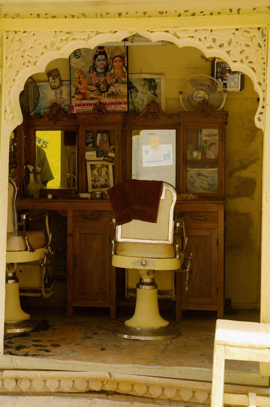 无人,商店,竖图,室外,白天,正面,度假,美景,柜子,镜子,城市风光,城市,印度,亚洲,景观,储物柜,娱乐,商铺,享受,休闲,景色,放松,镜像,镜面,储存,南亚,拉贾斯坦邦,拉贾斯坦,印度共和国,贾沙梅尔,市肆,商号,储备,蕴藏,贮备,彩图,店铺,贮存