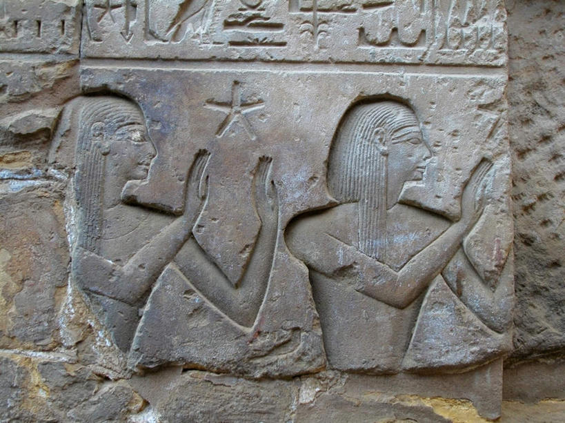 无人,横图,室内,特写,白天,正面,旅游,度假,名胜古迹,地标,雕塑,非洲,埃及,遗迹,艺术,装饰,标志,雕刻,雕像,文字,字符,字母,星星,神庙,古迹,历史,文物,娱乐,标识,古建筑,石雕,工艺品,享受,休闲,星形,旅游胜地,放松,纪念,美术,神殿,古埃及,主题,陈列,五角形,古文明,北非,卢克索神庙,路克索神殿,鲁克索神殿,古代七大奇迹,阿拉伯埃及共和国,金字塔之国,棉花之国,功能,美学,阿非利加洲,五角星,彩图,标志性建筑