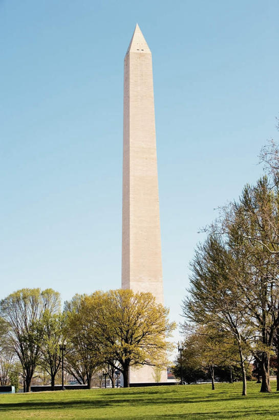 无人,竖图,室外,白天,仰视,旅游,度假,草地,草坪,名胜古迹,植物,标志建筑,地标,建筑,美国,阴影,遗迹,光线,影子,纪念碑,纪念馆,首都,古迹,文物,娱乐,建设,古建筑,草,树,树木,蓝色,绿色,蓝天,天空,阳光,自然,天,享受,休闲,旅游胜地,放松,生长,晴朗,成长,北美,北美洲,美洲,古文明,华盛顿特区,华盛顿纪念碑,万里无云,华盛顿哥伦比亚特区,华府,华盛顿纪念塔,北亚美利加洲,亚美利加洲,晴空,晴空万里,彩图,低角度拍摄