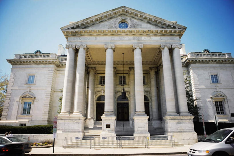 无人,横图,室外,白天,仰视,旅游,度假,名胜古迹,标志建筑,地标,建筑,汽车,美国,两辆,阴影,遗迹,壮观,光线,影子,首都,古迹,文物,娱乐,建设,古建筑,国会大厦,车,蓝色,蓝天,天空,阳光,交通工具,轿车,天,享受,休闲,旅游胜地,放松,晴朗,北美,北美洲,壮丽,载具,美洲,古文明,华盛顿特区,国会大楼,万里无云,华盛顿哥伦比亚特区,华府,华盛顿国会大厦,议会大厦,议会大楼,首都大厦,州议会大厦,州政府,州会议厅,北亚美利加洲,亚美利加洲,晴空,晴空万里,彩图,低角度拍摄