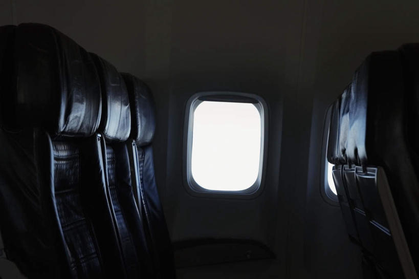 无人,横图,室内,白天,正面,窗户,飞机,一排,朦胧,模糊,整齐,交通,背光,航空,玻璃窗,座位,排列,三个,交通工具,运输,客机,队列,载具,逆光,彩图