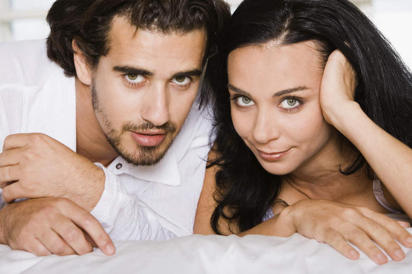 西方人,两个人,横图,室内,白天,正面,爱情,欧洲,欧洲人,浪漫,温暖,温馨,恩爱,恋人,和睦,男人,男性,年轻男性,年轻女性,女人,女性,白种人,情侣,半身,彩图,伴侣,融洽