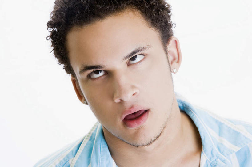 西方人,脸,头,脸颊,头发,一个人,站,横图,室内,特写,白天,白色背景,正面,欧洲,欧洲人,仅一个男性,仅一个人,撑,阴影,反射,影子,注视,肩膀,仅一个年轻男性,蓝色,黑色,观察,看,站着,张嘴,摄影,影棚,观看,察看,撑着,关注,张大嘴巴,男人,男性,年轻男性,白种人,头部,脸部,脸蛋,面部,张开嘴,站立,半身,彩图,影棚拍摄,拍摄,短发,翻白眼