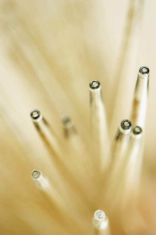 无人,竖图,俯视,室内,特写,白天,实验,仪器,静物,许多,阴影,朦胧,模糊,研究,透明,反射,分析,化学,测试,滴管,影子,玻璃制品,排列,器皿,摄影,影棚,计量,玻璃仪器,试验耗材,实验用品,吸液管,移液管,摆列,彩图,高角度拍摄,影棚拍摄,拍摄,布列,分列