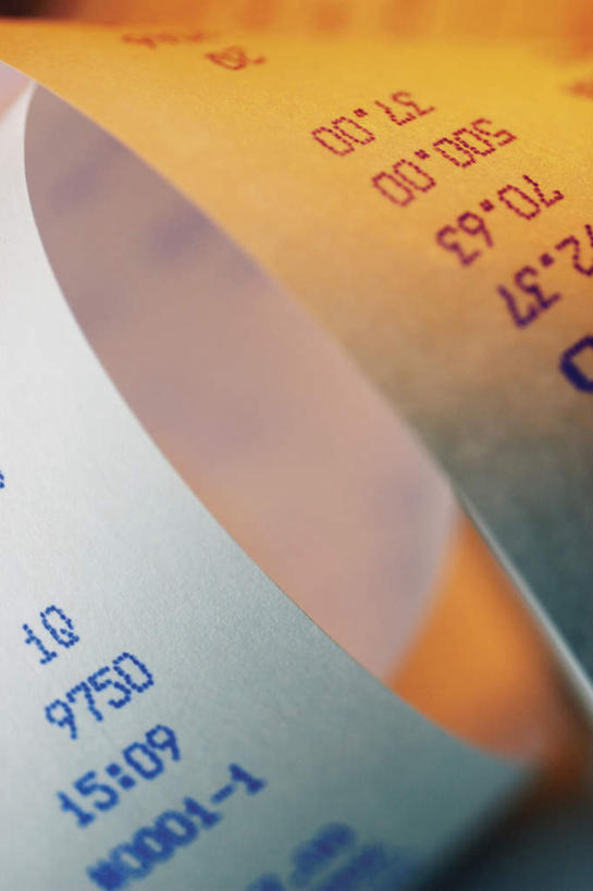 无人,竖图,俯视,室内,特写,白天,静物,一张,阴影,朦胧,模糊,弯曲,反射,英文,标志,数字,文字,影子,字符,字母,标识,摄影,阿拉伯数字,影棚,英文字母,收银条,发票,购物收据,购物小票,彩图,高角度拍摄,影棚拍摄,拍摄,收据