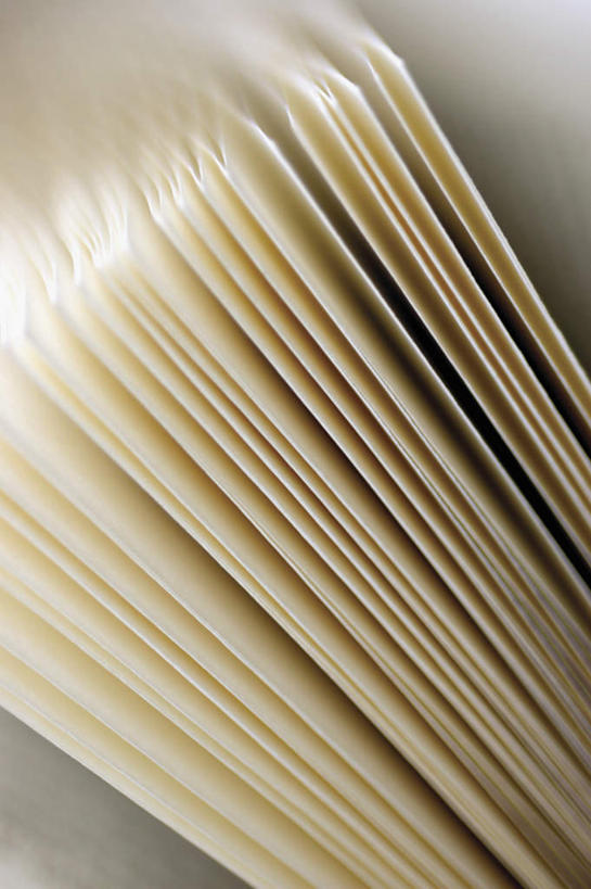 无人,竖图,俯视,室内,特写,白天,静物,一排,许多,阴影,整齐,反射,材料,档案,文件,信封,影子,纸,很多,排列,手稿,资料,证明,队列,文档,彩图,高角度拍摄