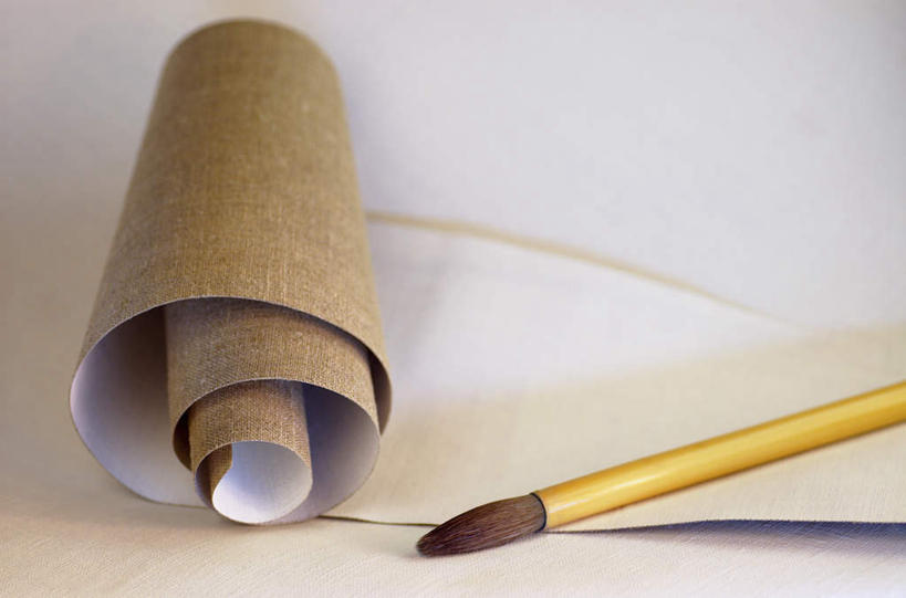 无人,横图,俯视,室内,特写,白天,白色背景,静物,阴影,花纹,朦胧,模糊,环绕,围绕,反射,笔,布,图案,影子,办公用品,布纹,环抱,文具,画笔,学习用品,摄影,影棚,布匹,文具用品,一支,画布,萦绕,彩图,高角度拍摄,影棚拍摄,拍摄