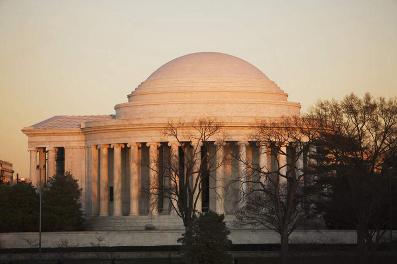无人,横图,室外,白天,正面,旅游,度假,名胜古迹,植物,标志建筑,地标,建筑,美国,遗迹,纪念馆,首都,古迹,文物,娱乐,建设,古建筑,树,树木,绿色,自然,享受,休闲,旅游胜地,放松,生长,成长,北美,北美洲,美洲,古文明,华盛顿特区,杰弗逊纪念堂,杰佛逊纪念堂,华盛顿哥伦比亚特区,华府,杰斐逊纪念堂,北亚美利加洲,亚美利加洲,彩图