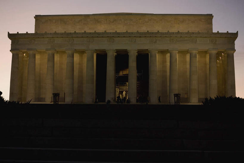 无人,横图,室外,白天,正面,旅游,度假,名胜古迹,日落,标志建筑,道路,地标,建筑,路,公路,美国,遗迹,晚霞,霞光,落日,纪念馆,交通,首都,古迹,文物,娱乐,建设,古建筑,黄昏,享受,休闲,旅游胜地,彩霞,放松,北美,北美洲,美洲,林肯纪念堂,古文明,华盛顿特区,林肯纪念碑,华盛顿哥伦比亚特区,华府,北亚美利加洲,亚美利加洲,林肯纪念馆,夕照,夕阳,马路,彩图,斜阳