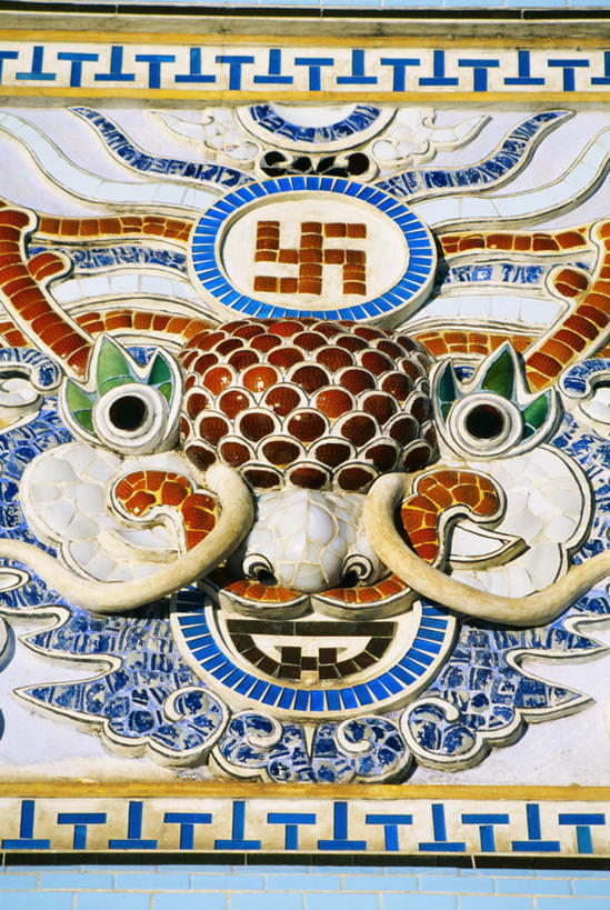 无人,寺庙,竖图,室外,特写,白天,仰视,旅游,度假,名胜古迹,标志建筑,地标,建筑,雕塑,越南,亚洲,节日,遗迹,艺术,装饰,雕刻,雕像,古迹,文化,文物,娱乐,建设,古建筑,工艺品,庙宇,祈祷,享受,休闲,健康,旅游胜地,放松,许愿,宗教,东南亚,佛教,信仰,纪念,祈求,美术,主题,陈列,古文明,首府,越南社会主义共和国,芽庄,功能,美学,释教,庆和省,平安,彩图,低角度拍摄,庙,寺