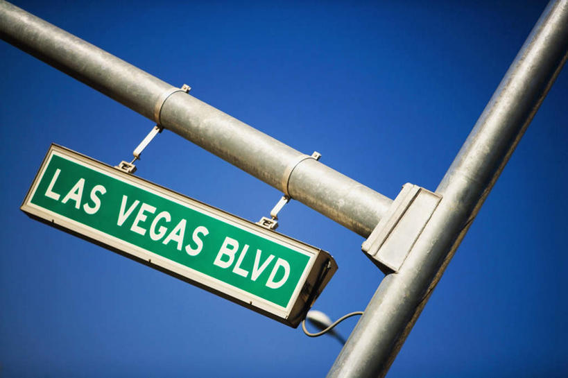 无人,横图,室外,白天,仰视,度假,美景,城市风光,城市,美国,阴影,光线,英文,标志,文字,影子,字符,字母,景观,娱乐,标识,蓝色,蓝天,天空,阳光,天,享受,休闲,景色,放松,晴朗,英文字母,北美,北美洲,美洲,内华达州,拉斯维加斯,万里无云,北亚美利加洲,亚美利加洲,内华达,北美艾灌木丛州,产银之州,银山州,银之州,赌城,拉斯韦加斯,晴空,晴空万里,彩图,低角度拍摄