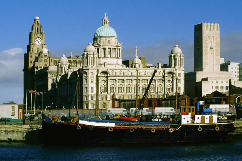 无人,家,横图,室外,白天,正面,旅游,度假,河流,水,标志建筑,地标,建筑,轮船,船,英国,欧洲,停靠,阴影,波纹,时间,光线,时钟,影子,房屋,屋子,河水,水流,云,云朵,公寓,涟漪,计时,云彩,娱乐,建设,洋房,楼房,英格兰,住宅,蓝色,白云,倒影,蓝天,水纹,天空,阳光,钟表,交通工具,波浪,天,享受,休闲,表,旅游胜地,放松,晴朗,倒映,西欧,停泊,载具,大不列颠,大不列颠及北爱尔兰联合王国,首府,水晕,塔钟,大不列颠联合王国,日不落英帝国,反照,英吉利,利物浦,利物浦市,墨西塞德郡,默西塞德,钟,晴空,彩图,房子