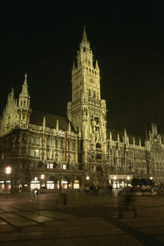 无人,家,竖图,室外,夜晚,仰视,旅游,度假,标志建筑,地标,建筑,路灯,照明,德国,欧洲,阴影,光线,影子,房屋,屋子,公寓,灯光,娱乐,建设,洋房,楼房,慕尼黑,住宅,灯,享受,休闲,旅游胜地,放松,照亮,照明设备,西欧,德意志联邦共和国,首府,巴伐利亚,巴伐利亚州,拜恩州,拜恩自由州,慕尼黑新市政厅,彩图,低角度拍摄,房子