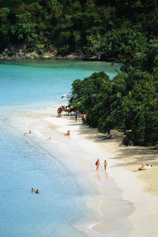 无人,竖图,俯视,室外,白天,旅游,度假,海浪,海洋,美景,沙滩,树林,植物,加勒比海,沙子,海岸,景观,浪花,沙地,娱乐,树,树木,绿色,自然,海水,享受,休闲,景色,南美,放松,生长,成长,南美洲,拉丁美洲,自然风光,美洲,海景,维京群岛,亚美利加洲,南亚美利加洲,处女群岛,美属处女群岛,美属维尔京群岛,维尔京群岛,美属维京群岛,圣约翰岛,大海,风浪,海,海水的波动,海滩,近岸浪,涌浪,彩图,高角度拍摄,上川岛,棋樟山