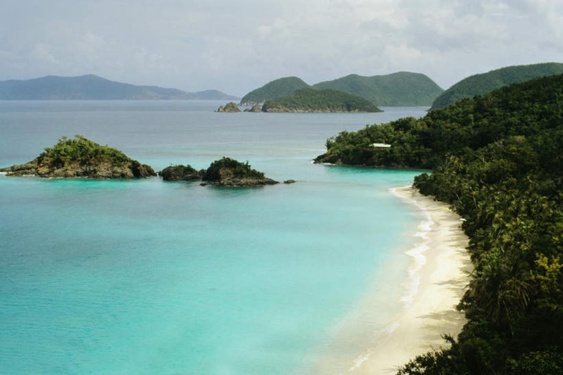 无人,横图,室外,白天,正面,旅游,度假,海浪,海洋,美景,沙滩,山,山脉,树林,植物,加勒比海,阴影,光线,沙子,影子,海岸,景观,浪花,山峰,云,云朵,沙地,山峦,云彩,娱乐,树,树木,蓝色,绿色,白云,蓝天,天空,阳光,自然,海水,群山,天,享受,休闲,景色,南美,放松,生长,晴朗,成长,南美洲,拉丁美洲,自然风光,美洲,海景,维京群岛,亚美利加洲,南亚美利加洲,处女群岛,美属处女群岛,美属维尔京群岛,维尔京群岛,美属维京群岛,圣约翰岛,大海,风浪,海,海水的波动,海滩,近岸浪,涌浪,晴空,彩图,上川岛,棋樟山