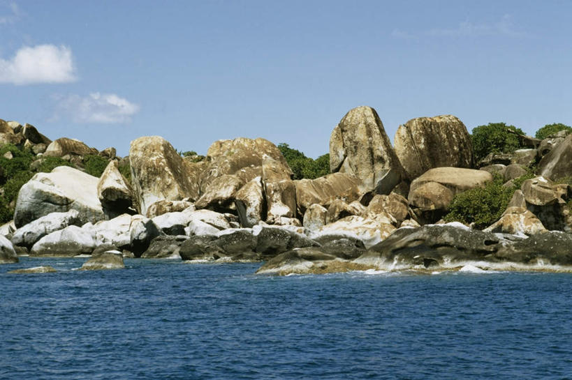 无人,横图,室外,白天,正面,旅游,度假,海浪,海洋,礁石,石头,美景,加勒比海,一堆,许多,阴影,堆叠,堆积,光线,石子,影子,景观,浪花,云,云朵,云彩,娱乐,蓝色,白云,蓝天,天空,阳光,自然,海水,天,享受,休闲,景色,南美,放松,晴朗,堆,南美洲,拉丁美洲,自然风光,美洲,海景,英属维尔京群岛,英属维京群岛,维京群岛,亚美利加洲,南亚美利加洲,处女群岛,维尔京戈尔达岛,维尔京群岛,英属处女群岛,大海,风浪,海,海水的波动,礁,近岸浪,石块,岩石,涌浪,晴空,彩图