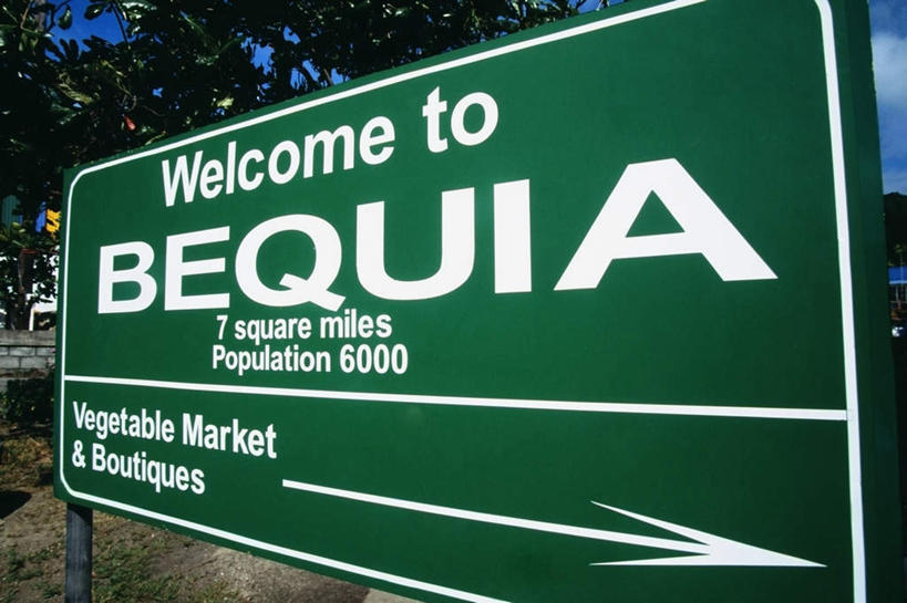 无人,横图,室外,特写,白天,正面,度假,美景,植物,城市风光,城市,指示牌,英文,标志,路标,文字,字符,字母,景观,方向,娱乐,标识,路牌,箭头,树,树木,绿色,自然,享受,休闲,景色,南美,放松,生长,成长,英文字母,南美洲,西印度群岛,指向,拉丁美洲,美洲,簇,亚美利加洲,南亚美利加洲,格林纳丁斯,圣文森特,彩图