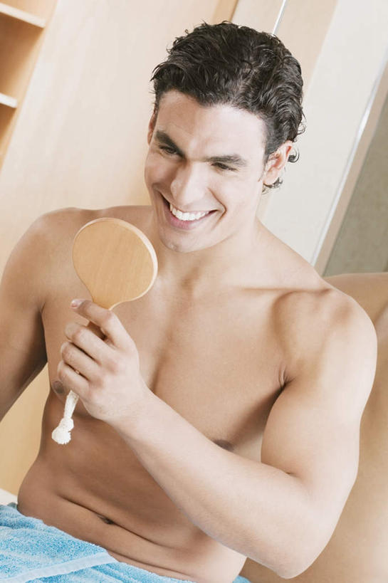 西方人,肌肉,健壮,一个人,站,笑,微笑,露齿笑,竖图,室内,白天,正面,化妆,美容,镜子,卫生间,浴室,欧洲,欧洲人,仅一个男性,仅一个人,握,反射,墙,拿,拿着,注视,裸露,墙壁,墙面,仅一个年轻男性,观察,看,站着,健康,活力,力量,握着,观看,青春,镜像,察看,强壮,镜面,关注,裸,光学,手镜,男人,男性,年轻男性,白种人,淋浴房,站立,半身,彩图,冲凉房,沐浴间,沐浴室