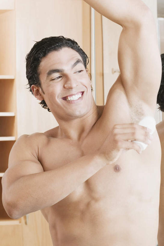 西方人,肌肉,健壮,一个人,站,举,笑,微笑,露齿笑,竖图,室内,白天,正面,时尚,镜子,卫生间,浴室,欧洲,欧洲人,仅一个男性,仅一个人,握,芳香,香气,罐子,拿,拿着,注视,裸露,玻璃制品,仅一个年轻男性,玻璃瓶,瓶子,观察,看,品味,托,站着,健康,香水,活力,力量,握着,观看,青春,优雅,气味,镜像,察看,高雅,强壮,镜面,芬芳,关注,裸,除臭,男人,男性,年轻男性,白种人,淋浴房,举起,举手,举着,向上举,向上伸,向上托,站立,半身,彩图,冲凉房,沐浴间,沐浴室