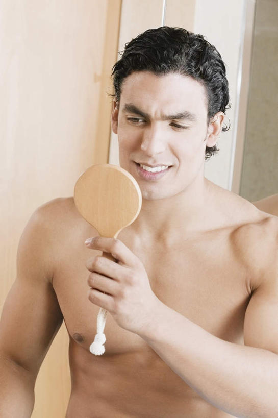 西方人,肌肉,健壮,一个人,站,笑,微笑,露齿笑,竖图,室内,白天,正面,化妆,美容,镜子,卫生间,浴室,欧洲,欧洲人,仅一个男性,仅一个人,握,反射,墙,拿,拿着,注视,裸露,墙壁,墙面,仅一个年轻男性,观察,看,站着,健康,活力,力量,握着,观看,青春,镜像,察看,强壮,镜面,关注,裸,光学,手镜,男人,男性,年轻男性,白种人,淋浴房,站立,半身,彩图,冲凉房,沐浴间,沐浴室