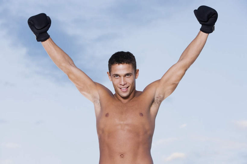 西方人,肌肉,健壮,一个人,拳击手,站,举,笑,微笑,露齿笑,横图,室外,白天,正面,锻炼,旅游,度假,安全,比赛,运动,拳击,欧洲,欧洲人,仅一个男性,仅一个人,阴影,朦胧,模糊,光线,影子,云,云朵,防护,拳击手套,云彩,注视,娱乐,运动器械,裸露,仅一个年轻男性,蓝色,黑色,白云,蓝天,天空,阳光,手套,天,观察,看,托,站着,享受,休闲,健康,健身器械,放松,活力,力量,晴朗,观看,青春,保护,察看,强壮,关注,室外运动,裸,保险,健身器材,户外运动,保全,周全,安稳,安定,防护手套,平安,体育,男人,男性,年轻男性,白种人,拳击家,拳击运动员,晴空,举起,举手,举着,向上举,向上伸,向上托,站立,半身,彩图,健身,运动器材