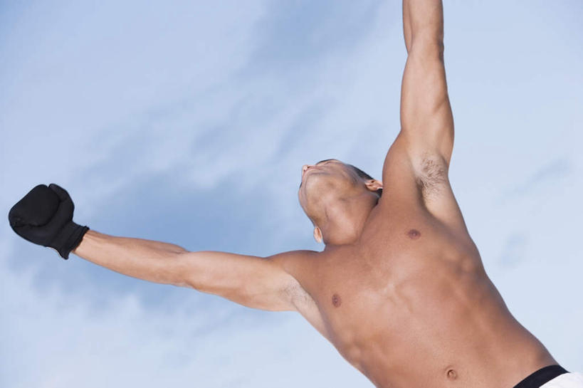 西方人,肌肉,健壮,一个人,拳击手,站,举,横图,室外,白天,正面,锻炼,旅游,度假,安全,比赛,运动,拳击,欧洲,欧洲人,仅一个男性,仅一个人,握,阴影,朦胧,模糊,光线,影子,云,云朵,防护,拳击手套,云彩,娱乐,运动器械,裸露,仅一个年轻男性,蓝色,黑色,白云,蓝天,天空,阳光,手套,天,托,站着,享受,休闲,健康,健身器械,放松,活力,力量,握着,晴朗,青春,保护,强壮,室外运动,裸,保险,健身器材,户外运动,保全,周全,安稳,安定,防护手套,平安,体育,男人,男性,年轻男性,白种人,拳击家,拳击运动员,晴空,举起,举手,举着,抬头,向上举,向上伸,向上托,仰头,站立,半身,彩图,健身,运动器材