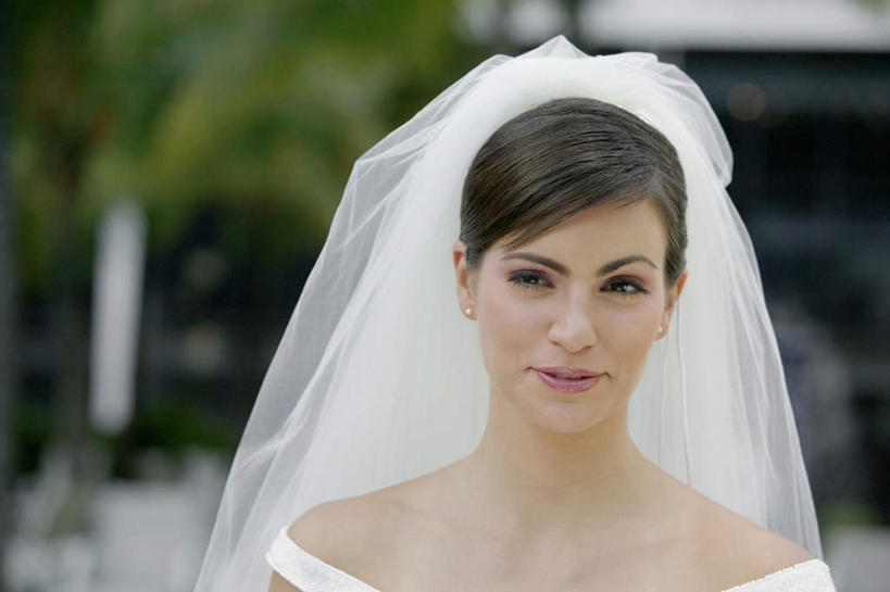 西方人,一个人,新娘,站,笑,微笑,横图,室外,白天,正面,婚纱,婚礼,快乐,植物,欧洲,欧洲人,仅一个年轻女性,仅一个女性,仅一个人,头纱,朦胧,模糊,庆祝,结婚,注视,树,树木,绿色,自然,观察,看,站着,喜庆,生长,成长,观看,纪念,察看,关注,年轻女性,女人,女性,白种人,站立,半身,彩图,婚礼服,礼服,高兴,婚礼头纱