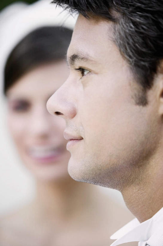 西方人,脸,头,脸颊,两个人,家庭,夫妻,新娘,新郎,站,笑,微笑,露齿笑,竖图,室外,特写,白天,正面,婚纱,衬衫,西装,爱情,婚礼,快乐,欧洲,欧洲人,套装,头纱,正装,朦胧,模糊,庆祝,领带,结婚,浪漫,注视,职业装,肩膀,观察,看,站着,温暖,温馨,喜庆,一家人,恩爱,恋人,观看,纪念,和睦,察看,关注,男人,男性,年轻男性,年轻女性,女人,女性,白种人,年轻人,头部,脸部,脸蛋,面部,夫妇,情侣,站立,半身,彩图,衬衣,婚礼服,礼服,高兴,婚礼头纱,伴侣,融洽