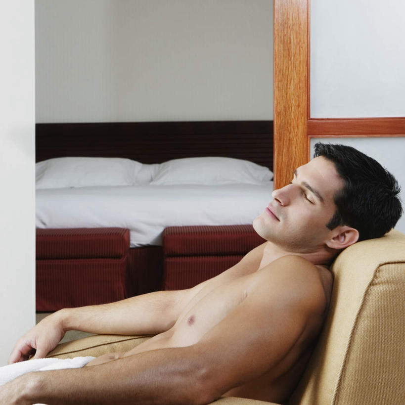 西方人,肌肉,健壮,一个人,宾馆,坐,闭眼,睡,方图,室内,白天,侧面,床,靠垫,门,沙发,欧洲,欧洲人,仅一个男性,仅一个人,拉门,墙,双人床,床单,靠枕,被子,移门,裸露,墙壁,墙面,仅一个年轻男性,白色,垫子,枕头,健康,活力,力量,青春,被单,强壮,裸,布艺沙发,障子,纸门,拉窗,纸拉窗,纸拉门,男人,男性,年轻男性,白种人,闭眼睛,闭着眼,闭着眼睛,困,困觉,寝息,睡觉,坐着,半身,彩图,客店,客栈,旅店,旅馆,旅舍