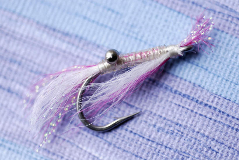 无人,横图,俯视,室外,特写,白天,桌面,桌子,静物,阴影,朦胧,模糊,反射,木制,钩子,影子,木制品,渔具,鱼钩,鱼饵,彩图,高角度拍摄,钓鱼