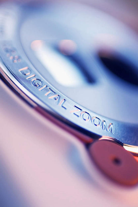 无人,竖图,俯视,室内,特写,白天,镜子,静物,阴影,朦胧,模糊,透明,反射,英文,标志,文字,影子,字符,字母,标识,拍照,英文字母,镜头,镜像,镜面,光学,通明,照像,彩图,高角度拍摄,照相,变焦镜头,焦距