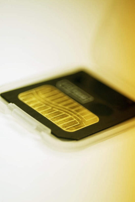 无人,竖图,俯视,室内,特写,白天,白色背景,科技,静物,金属制品,阴影,朦胧,模糊,反射,科学,金属,影子,塑料,盒子,白色,容器,塑料制品,打开,摄影,影棚,储藏,芯片,电脑芯片,开启,运算,储存,集成电路,彩图,高角度拍摄,影棚拍摄,拍摄,贮存