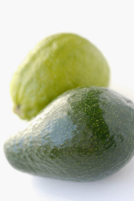 无人,竖图,室内,特写,白天,白色背景,正面,梨,水果,阴影,新鲜,反射,影子,生食,食品,果实,芭乐,食物,两个,绿色,番石榴,香梨,摄影,有机食品,绿色食品,影棚,拔子,番石榴子,生梨,彩图,影棚拍摄,拍摄