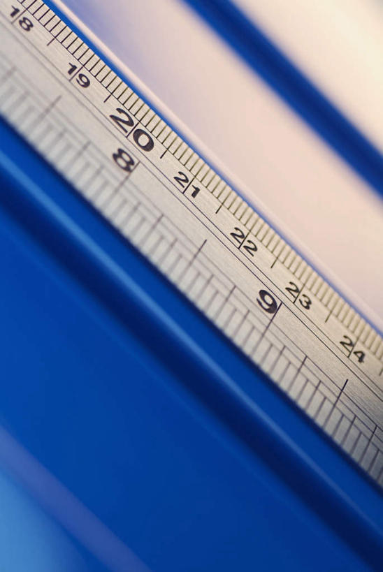 无人,竖图,俯视,室内,特写,白天,静物,一把,阴影,朦胧,模糊,反射,测量,标志,数字,文字,影子,字符,刻度,标识,尺,塑料制品,直尺,摄影,阿拉伯数字,影棚,测量工具,尺子,衡量,绘图,比例,测绘,量具,量仪,塑料尺,标度,彩图,高角度拍摄,影棚拍摄,拍摄