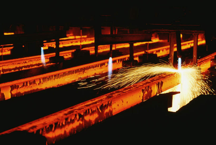 无人,工厂,横图,俯视,室内,白天,热情,火,金属制品,飞溅,溅,钢铁,金属,火花,火焰,背光,燃烧,喷洒,逆光,彩图,高角度拍摄,工地,制造厂